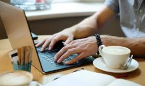 Freelancing vs Full-Time Job kaunsa better hai